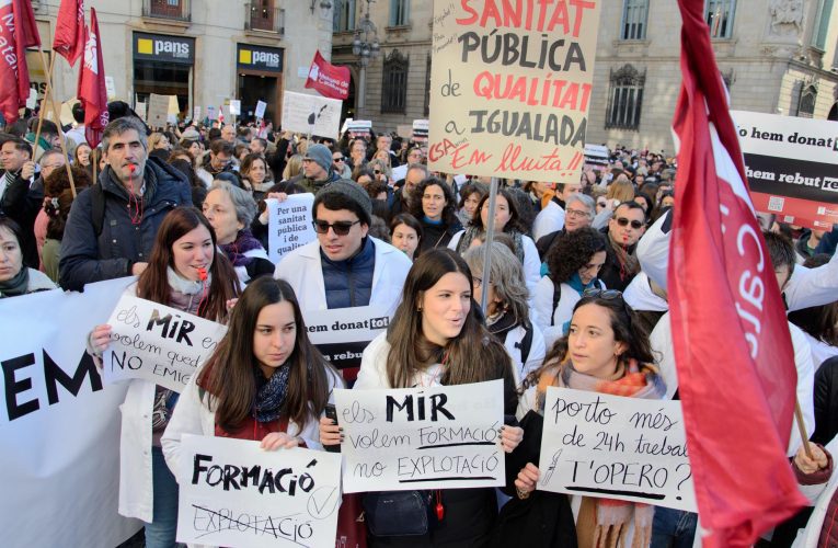 Médicos de Cataluña alcanzan un acuerdo con el Govern y ponen fin a la huelga