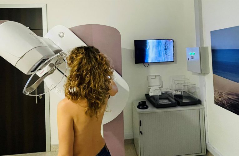 El Hospital Vithas Granada incorpora un equipo que realiza mamografías 3D para detectar el cáncer de mama