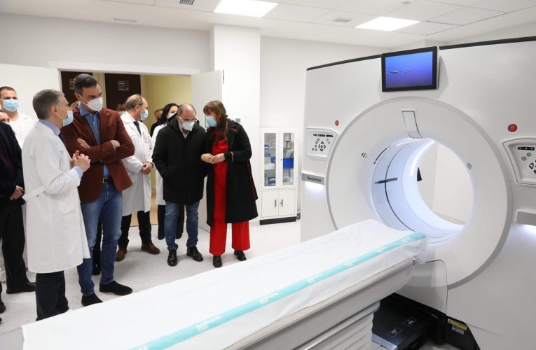 Sánchez visita el Hospital Clínico de Zaragoza para conocer las inversiones realizadas en equipos de alta tecnología