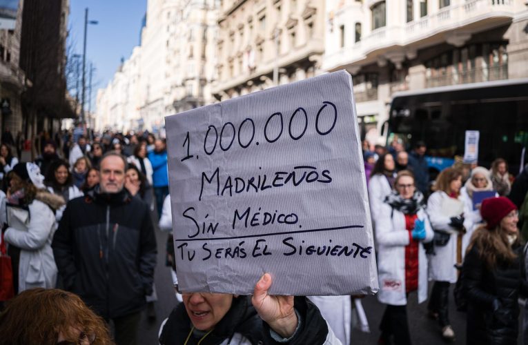 Madrid.- Médicos de hospitales se concentran en La Paz, 12 de Octubre y Marañón en la segunda jornada de paros