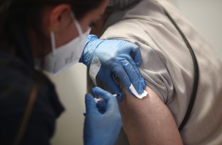 Pfizer gana un 29% menos hasta marzo tras la caída de ventas de la vacuna contra la COVID-19