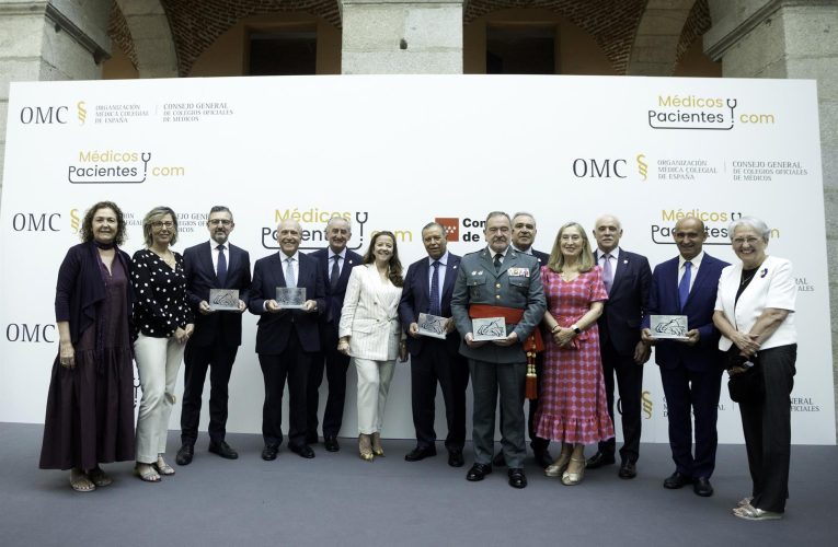 El CGE premia a la Guardia Civil, al Foro de Pacientes, a los doctores Luis Fernández-Vega y Bartolomé Beltrán y a Amica